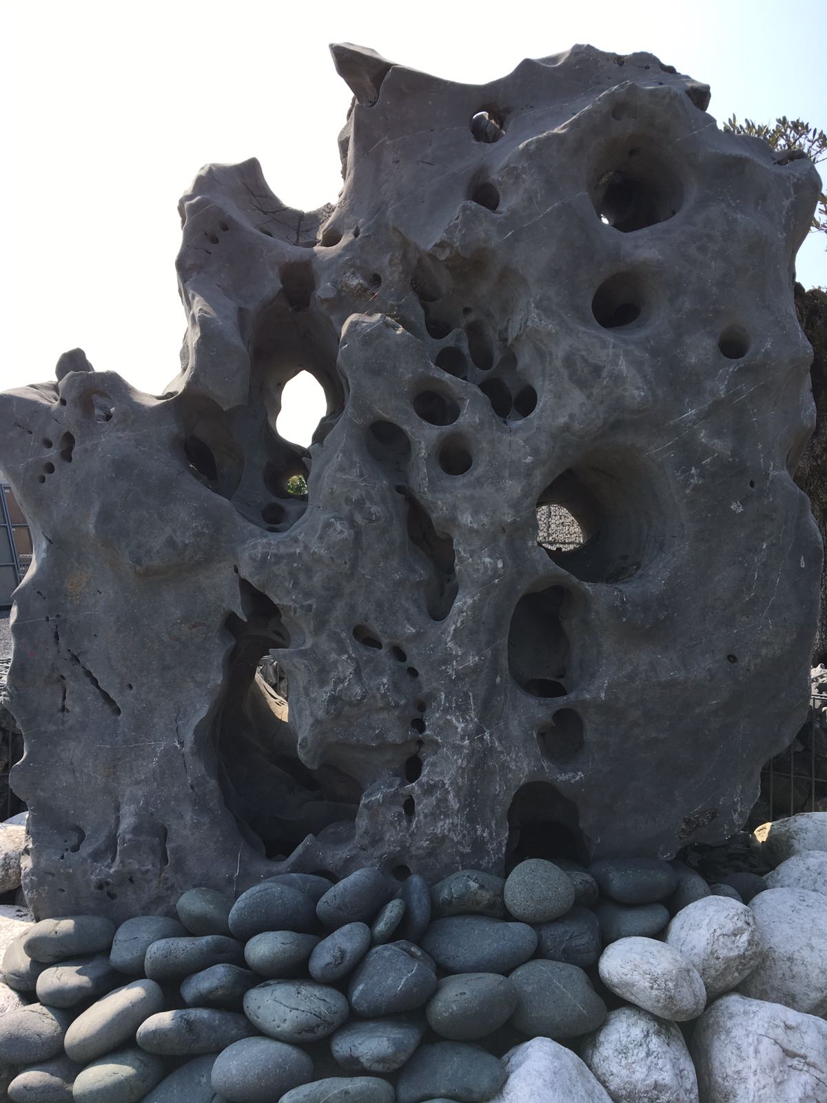 MONOLITI